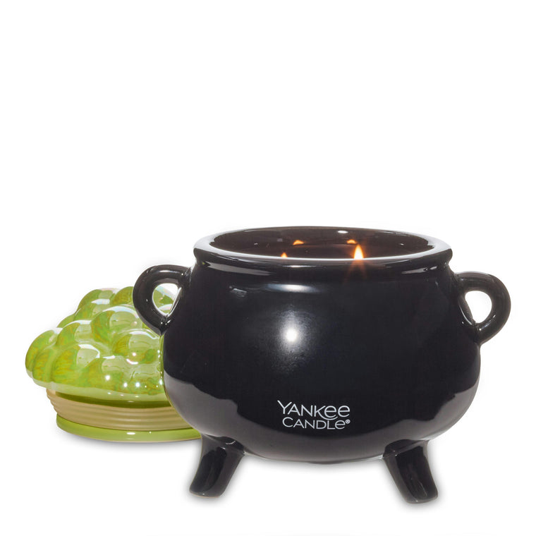 Phantom Bookshop Bubbling Cauldron Candle K7